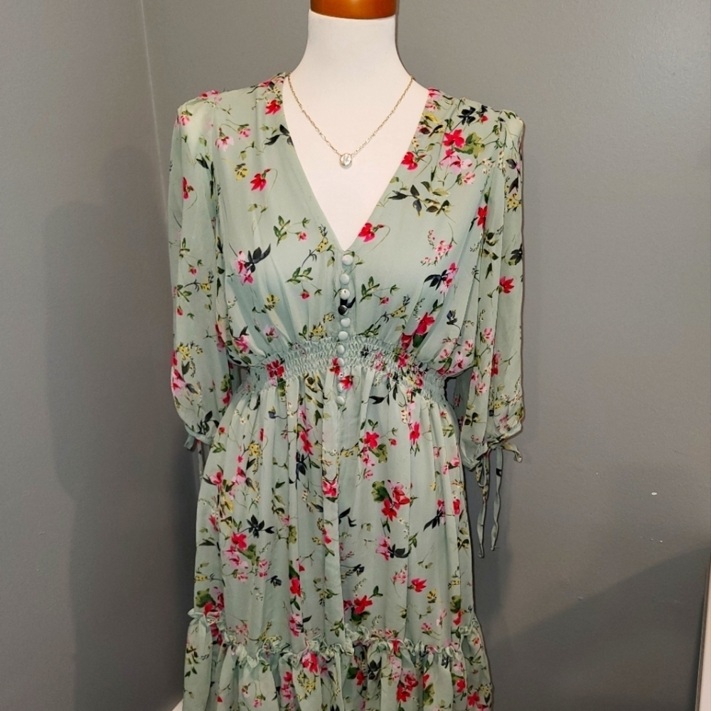 Beautiful and Flattering Floral Dress